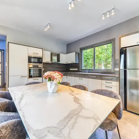 3-bedroom Luxury By The Coralli C10 *